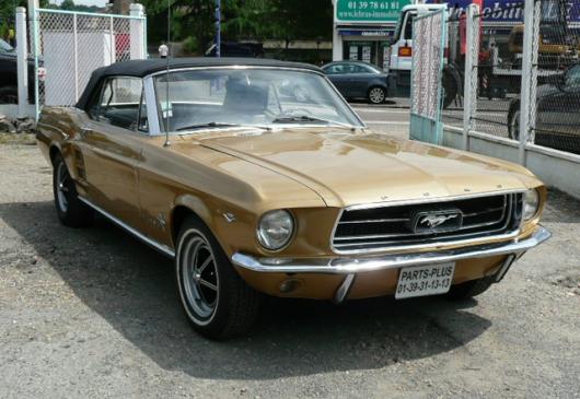 FORD MUSTANG 