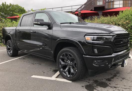 Dodge Ram Limited 5.7L V8 HEMI Black Edition